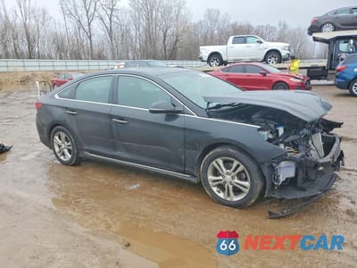 Czwarte zdjęcie samochodu z boku: 2018 HYUNDAI SONATA SPORT VIN:5NPE34AF7JH602633 - miniatura