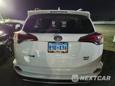 Zdjęcie 6 z 14 samochodu: 2018 TOYOTA RAV4 XLE VIN:JTMRFREV6JJ730053 - miniatura