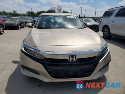 Piąte zdjęcie samochodu w środku: 2019 HONDA ACCORD LX VIN:1HGCV1F16KA136104 - miniatura