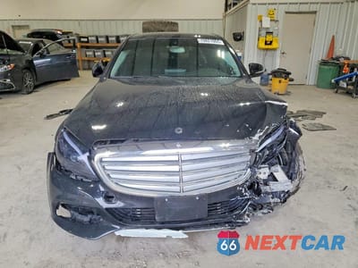 Piąte zdjęcie samochodu w środku: 2015 MERCEDES-BENZ C 300 4MATIC VIN:55SWF4KB5FU030246 - miniatura