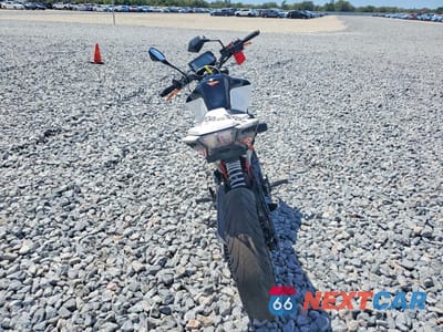Czwarte zdjęcie samochodu z boku: 2019 KTM 390 DUKE VIN:MD2JPJ402KC223314 - miniatura