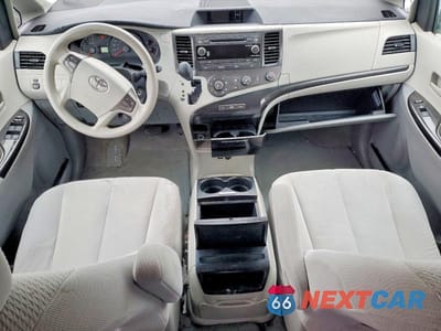 Zdjęcie 8 z 13 samochodu: 2011 TOYOTA SIENNA LE VIN:5TDKK3DC4BS052966 - miniatura
