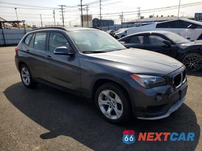 Czwarte zdjęcie samochodu z boku: 2015 BMW X1 SDRIVE28I VIN:WBAVM1C57FV315944 - miniatura
