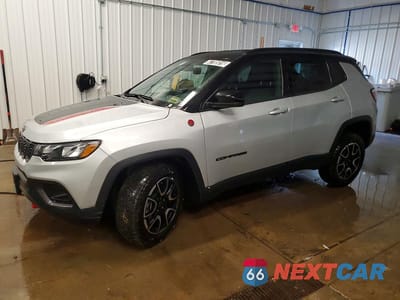 2025 JEEP COMPASS TRAILHAWK 3C4NJDDN9ST556572 - główne zdjęcie licytacji z USA - miniatura