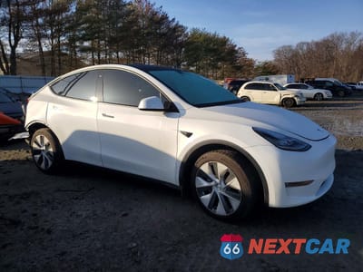 Czwarte zdjęcie samochodu z boku: 2023 TESLA MODEL Y VIN:7SAYGAEE8PF610994 - miniatura