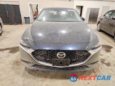 Piąte zdjęcie samochodu w środku: 2020 MAZDA 3 PREFERRED VIN:JM1BPBDM2L1164510 - miniatura