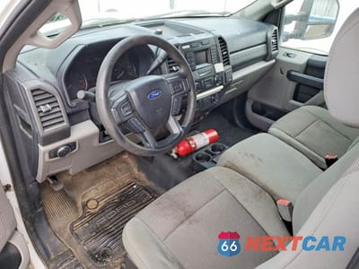 Zdjęcie 8 z 13 samochodu: 2019 FORD F-350 SD UTILITY BOX ** CLN TITLE * PRI FLEET ** VIN:1FDRF3G69KEF73014 - miniatura
