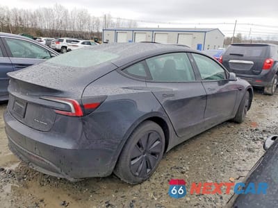 Trzecie zdjęcie samochodu z tyłu: 2024 TESLA MODEL 3 VIN:5YJ3E1EB7RF732882 - miniatura