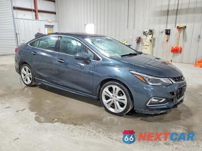 Czwarte zdjęcie samochodu z boku: 2017 CHEVROLET CRUZE PREMIER VIN:1G1BF5SM9H7275267 - miniatura