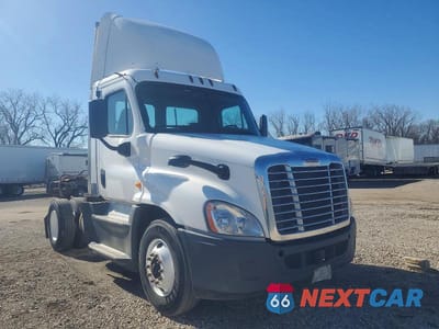 2016 FREIGHTLINER CASCADIA 125 SEMI TRUCK 1FUBGEDV9GLHC5703 - główne zdjęcie licytacji z USA - miniatura