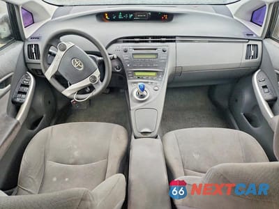 Zdjęcie 8 z 12 samochodu: 2011 TOYOTA PRIUS THREE VIN:JTDKN3DU9B0303497 - miniatura