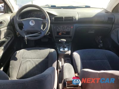 Zdjęcie 8 z 14 samochodu: 1998 VOLKSWAGEN PASSAT GLS VIN:WVWMA63B0WE163032 - miniatura