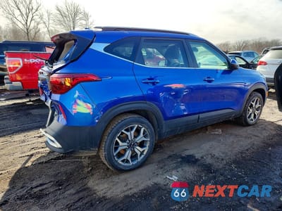 Trzecie zdjęcie samochodu z tyłu: 2021 KIA SELTOS EX VIN:KNDERCAA3M7117668 - miniatura