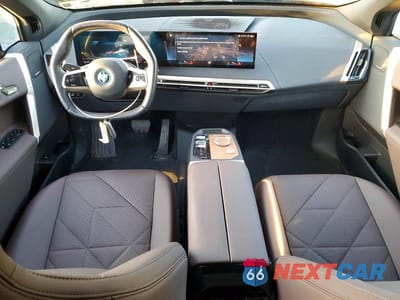 Zdjęcie 8 z 12 samochodu: 2023 BMW IX XDRIVE50 VIN:WB523CF04PCM15321 - miniatura