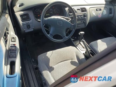 Zdjęcie 8 z 11 samochodu: 2001 HONDA ACCORD LX VIN:JHMCG56431C015784 - miniatura