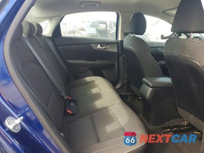 Zdjęcie 10 z 11 samochodu: 2019 KIA FORTE LXS VIN:3KPF24AD0KE024807 - miniatura