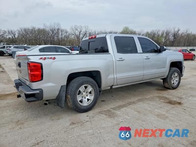 Trzecie zdjęcie samochodu z tyłu: 2018 CHEVROLET SILVERADO K1500 LT VIN:3GCUKREC0JG117061 - miniatura