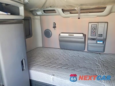 Zdjęcie 6 z 10 samochodu: 2022 VOLVO VNL SEMI TRUCK VIN:4V4NC9EH0NN301236 - miniatura