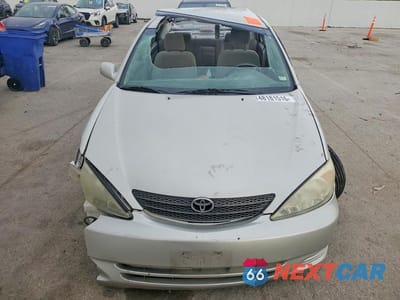 Piąte zdjęcie samochodu w środku: 2003 TOYOTA CAMRY LE VIN:4T1BE32K53U781567 - miniatura