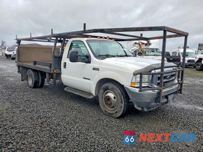 Czwarte zdjęcie samochodu z boku: 2003 FORD F350 SUPER DUTY FLATBED TRUCK VIN:1FDWF36F43EA94229 - miniatura