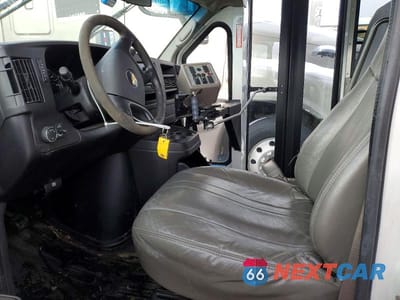 Piąte zdjęcie samochodu w środku: 2011 CHEVROLET EXPRESS 3500 SCHOOL BUS VIN:1GB3G2BG9B1111744 - miniatura