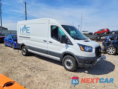 Czwarte zdjęcie samochodu z boku: 2023 FORD TRANSIT 250 DELIVERY VAN VIN:1FTBR1C83PKB62399 - miniatura