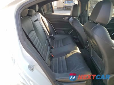 Zdjęcie 10 z 13 samochodu: 2022 ALFA ROMEO GIULIA SUPER VIN:ZARFAMBN6N7666131 - miniatura