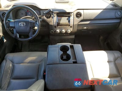 Zdjęcie 8 z 12 samochodu: 2017 TOYOTA TUNDRA SR VIN:5TFUM5F19HX074068 - miniatura