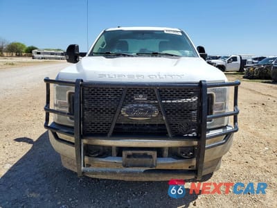 Piąte zdjęcie samochodu w środku: 2019 FORD F250 XL 4WD 6.7L V8 TDSL VIN:1FT7X2BTXKEF69358 - miniatura