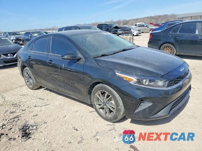 Czwarte zdjęcie samochodu z boku: 2023 KIA FORTE LXS VIN:3KPF24AD7PE658249 - miniatura