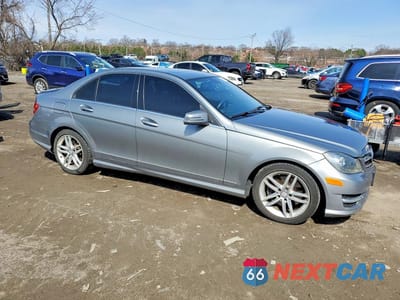 Czwarte zdjęcie samochodu z boku: 2014 MERCEDES-BENZ C 300 4MATIC VIN:WDDGF8AB5ER320192 - miniatura