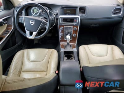 Zdjęcie 8 z 12 samochodu: 2013 VOLVO S60 T5 VIN:YV1612FS0D1219269 - miniatura