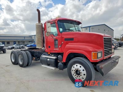 2008 MACK CHU613 SEMI TRUCK 1M1AN09Y98N003296 - główne zdjęcie licytacji z USA - miniatura
