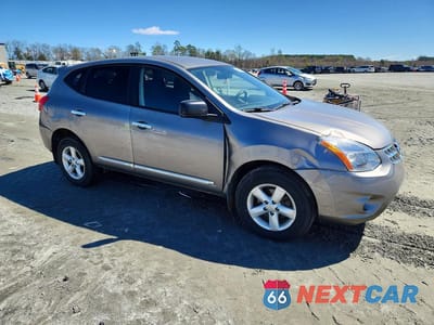 Czwarte zdjęcie samochodu z boku: 2013 NISSAN ROGUE S VIN:JN8AS5MTXDW500268 - miniatura