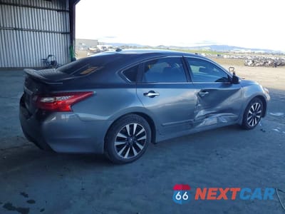 Trzecie zdjęcie samochodu z tyłu: 2017 NISSAN ALTIMA 2.5 SL VIN:1N4AL3AP7HC498173 - miniatura