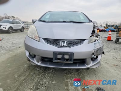Piąte zdjęcie samochodu w środku: 2010 HONDA FIT SPORT VIN:JHMGE8H44AS001985 - miniatura