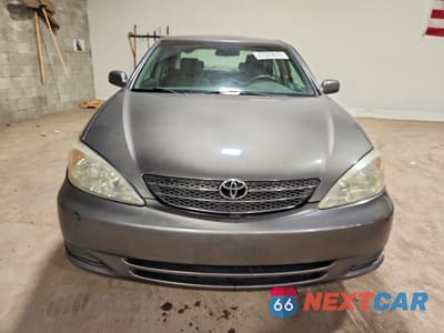 Piąte zdjęcie samochodu w środku: 2004 TOYOTA CAMRY LE VIN:4T1BE32K64U909655 - miniatura