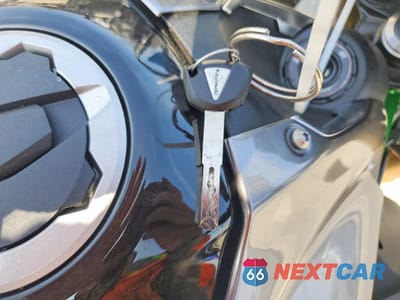 Zdjęcie 8 z 9 samochodu: 2025 KAWASAKI ZR900 T VIN:ML5ZRDT16SDA02532 - miniatura