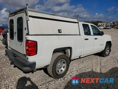 Trzecie zdjęcie samochodu z tyłu: 2018 CHEVROLET SILVERADO K1500 VIN:1GCVKNEH7JZ369723 - miniatura