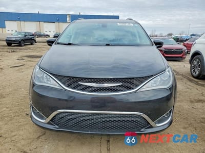 Piąte zdjęcie samochodu w środku: 2017 CHRYSLER PACIFICA TOURING L VIN:2C4RC1BG4HR517396 - miniatura