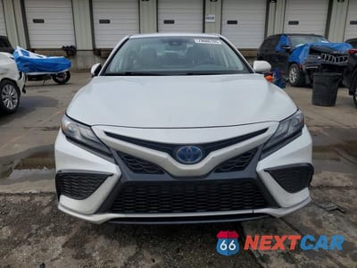 Piąte zdjęcie samochodu w środku: 2021 TOYOTA CAMRY HYBRID XSE VIN:4T1K31AK7MU568830 - miniatura