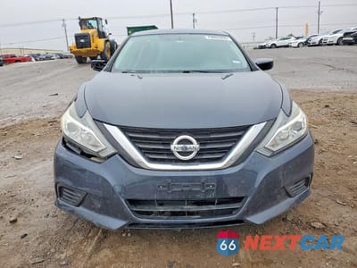 Piąte zdjęcie samochodu w środku: 2018 NISSAN ALTIMA 2.5 S VIN:1N4AL3AP2JC294452 - miniatura