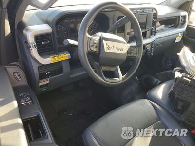 Zdjęcie 8 z 13 samochodu: 2023 FORD F450 SUPER DUTY BOX TRUCK VIN:1FDUF4GN1PDA04405 - miniatura