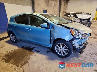 Czwarte zdjęcie samochodu z boku: 2012 TOYOTA PRIUS C THREE VIN:JTDKDTB37C1002526 - miniatura