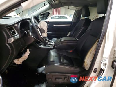 Zdjęcie 7 z 12 samochodu: 2019 TOYOTA HIGHLANDER XLE VIN:5TDJZRFH5KS617454 - miniatura