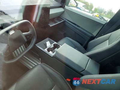Zdjęcie 8 z 11 samochodu: 2025 TESLA CYBERTRUCK VIN:7G2CEHEE9SA062089 - miniatura