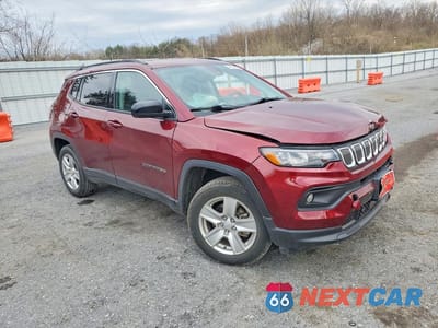 Czwarte zdjęcie samochodu z boku: 2022 JEEP COMPASS LATITUDE VIN:3C4NJDBB3NT108387 - miniatura