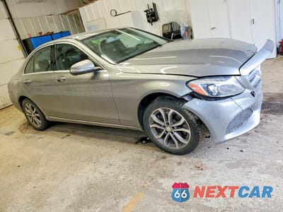 Czwarte zdjęcie samochodu z boku: 2015 MERCEDES-BENZ C 300 4MATIC VIN:55SWF4KB6FU013312 - miniatura