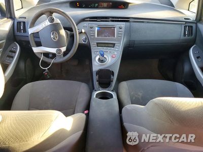 Zdjęcie 8 z 12 samochodu: 2013 TOYOTA PRIUS TWO VIN:JTDKN3DU7D5558607 - miniatura