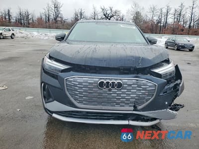 Piąte zdjęcie samochodu w środku: 2024 AUDI Q4 E-TRON PREMIUM VIN:WA1KUBFZ2RP053764 - miniatura
